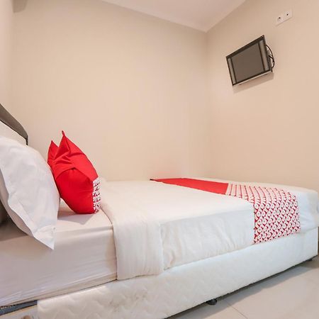 Oyo 387 Alfa Guest House Tegal  Exterior photo